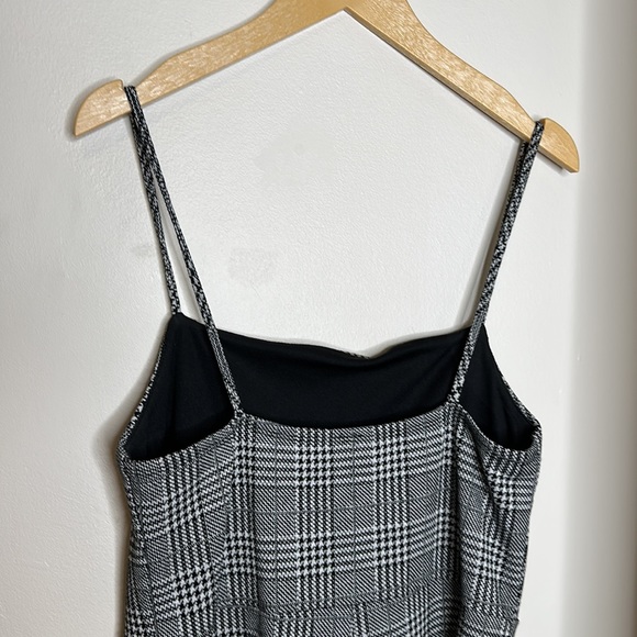 Simons Jumpsuit - Picture 7 of 7